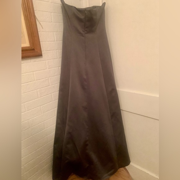 David’s Bridal Pewter Satin Gown With Side Drape Brooch Size 8 - Picture 4 of 6